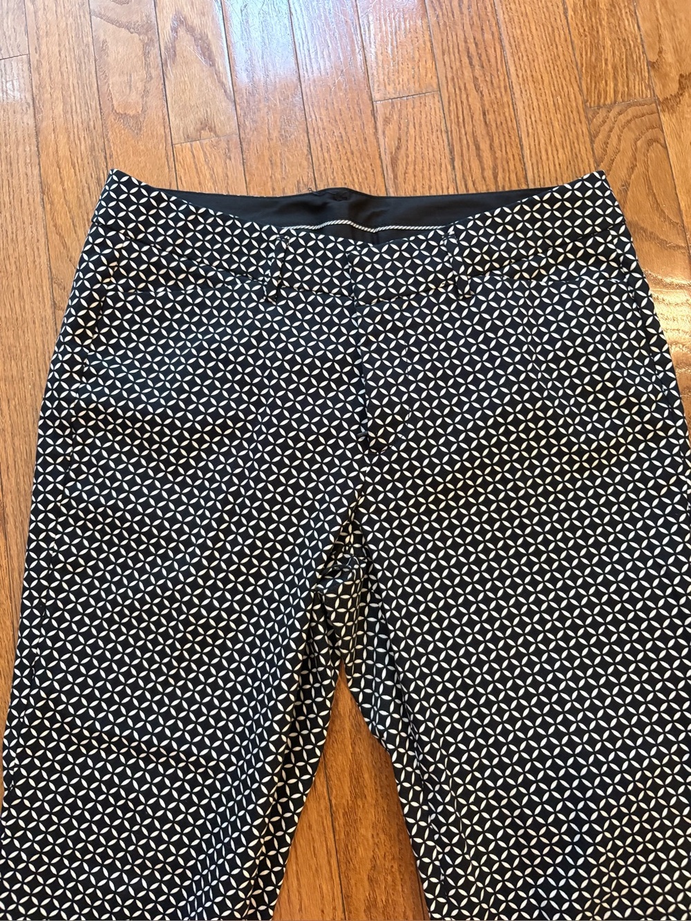 a.n.a.  Size 10 patterned ankle pants. Black & white geometric tile print straig